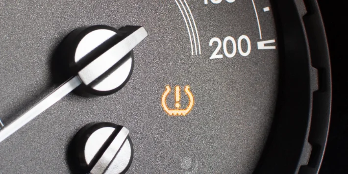 Spia pressione gomme auto accesa